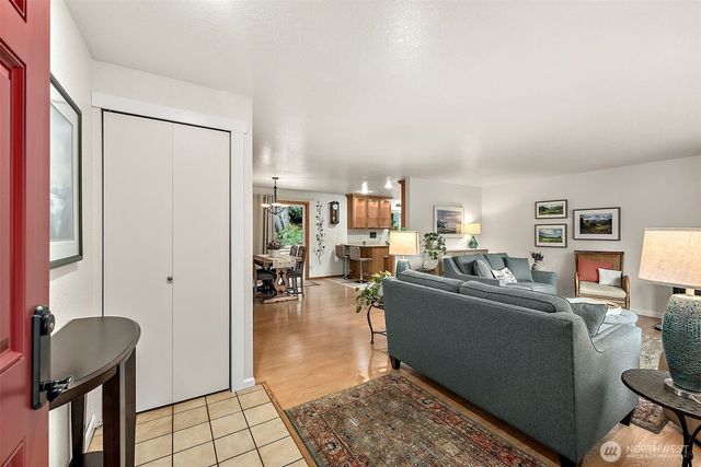 952 Marwood Drive NE, Bremerton, WA 98311