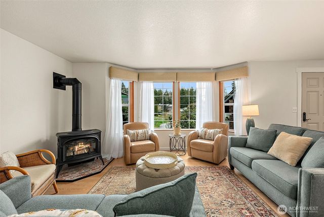 952 Marwood Drive NE, Bremerton, WA 98311