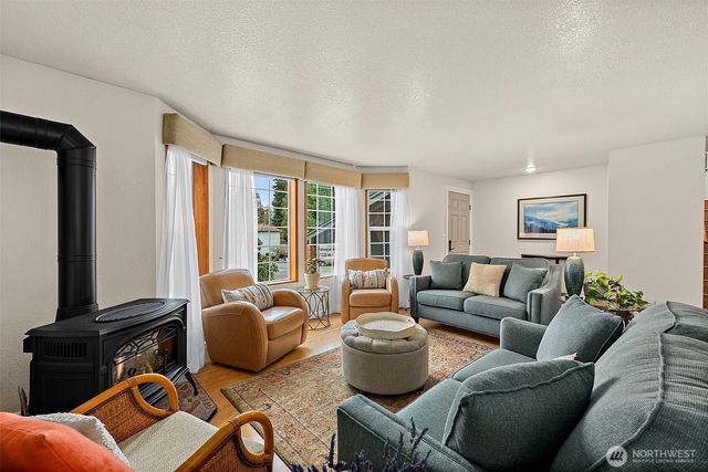 952 Marwood Drive NE, Bremerton, WA 98311