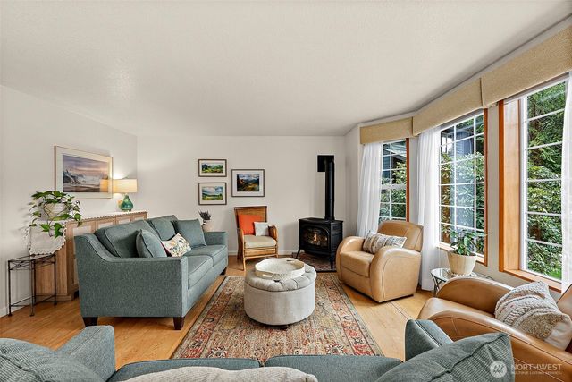 952 Marwood Drive NE, Bremerton, WA 98311