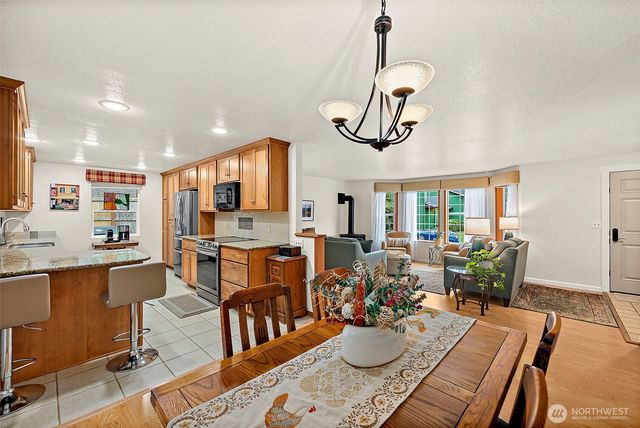 952 Marwood Drive NE, Bremerton, WA 98311