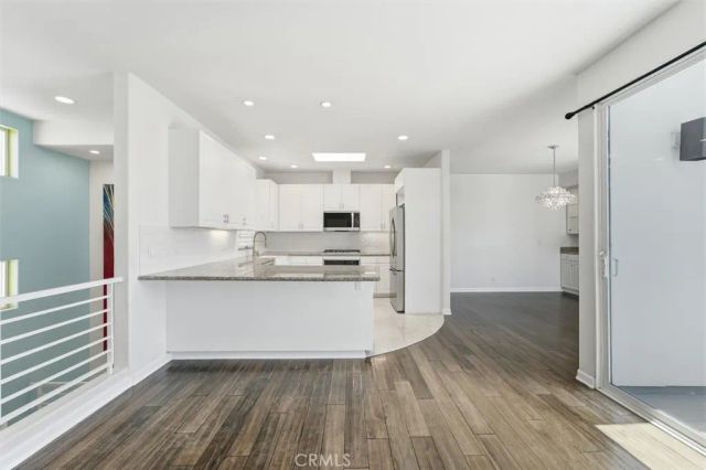 935 1st Street B, Hermosa Beach, CA 90254