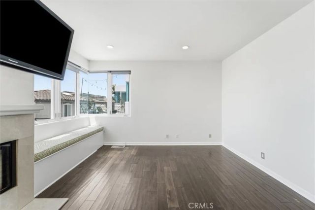 935 1st Street B, Hermosa Beach, CA 90254