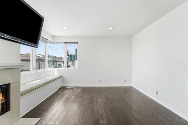 935 1st Street B, Hermosa Beach, CA 90254
