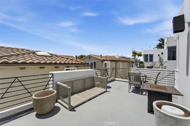 935 1st Street B, Hermosa Beach, CA 90254