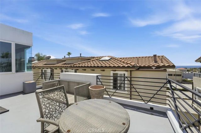 935 1st Street B, Hermosa Beach, CA 90254