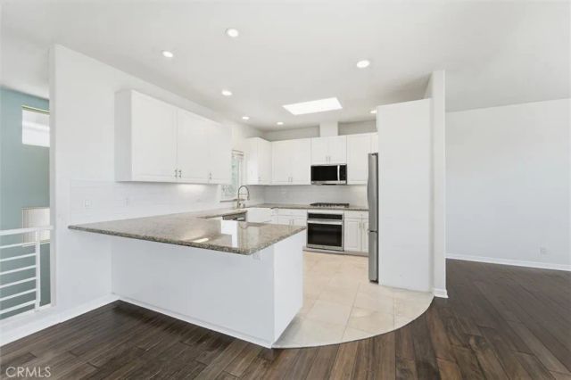 935 1st Street B, Hermosa Beach, CA 90254