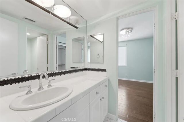935 1st Street B, Hermosa Beach, CA 90254