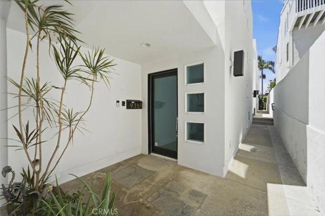 935 1st Street B, Hermosa Beach, CA 90254