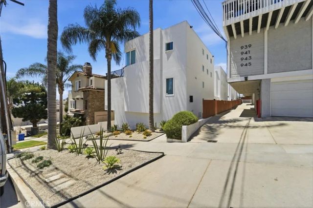 935 1st Street B, Hermosa Beach, CA 90254