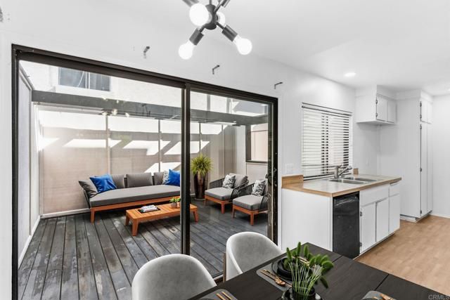 8427 Via Mallorca 115, La Jolla (san Diego), CA 92037