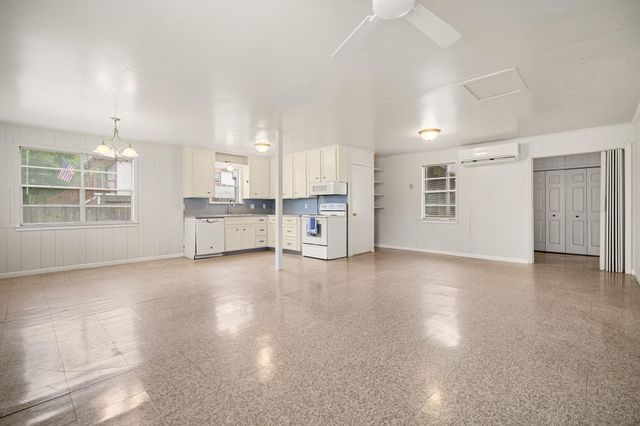 221 11th Street, Dickinson, TX 77539