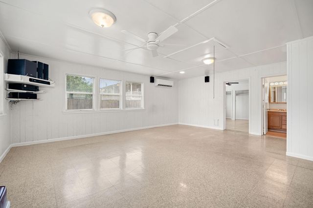 221 11th Street, Dickinson, TX 77539