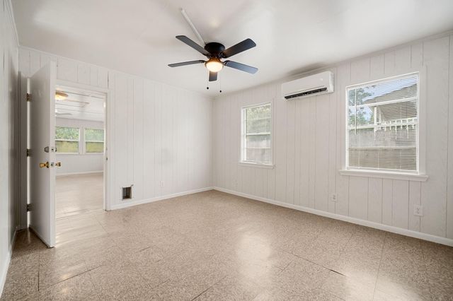 221 11th Street, Dickinson, TX 77539