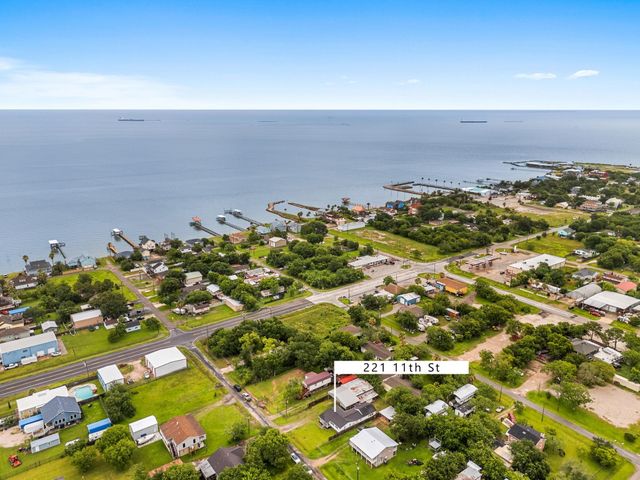 221 11th Street, Dickinson, TX 77539