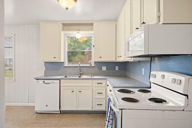 221 11th Street, Dickinson, TX 77539