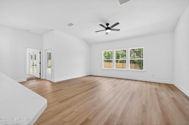 251 SWAN LAKE Drive, Melrose, FL 32666