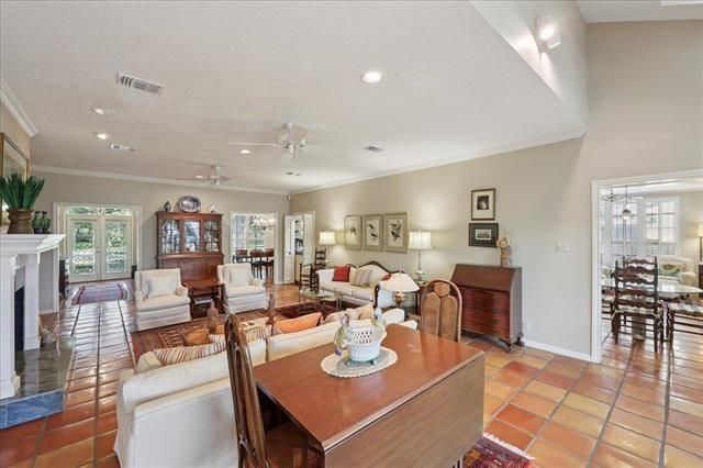 4425 Thomas Glen, Beaumont, TX 77706