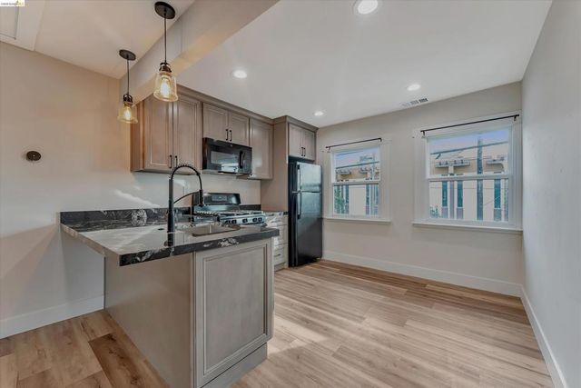 2804 Adeline St, Oakland, CA 94608