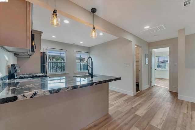 2804 Adeline St, Oakland, CA 94608