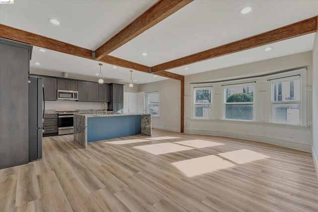 2804 Adeline St, Oakland, CA 94608