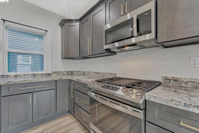 2804 Adeline St, Oakland, CA 94608