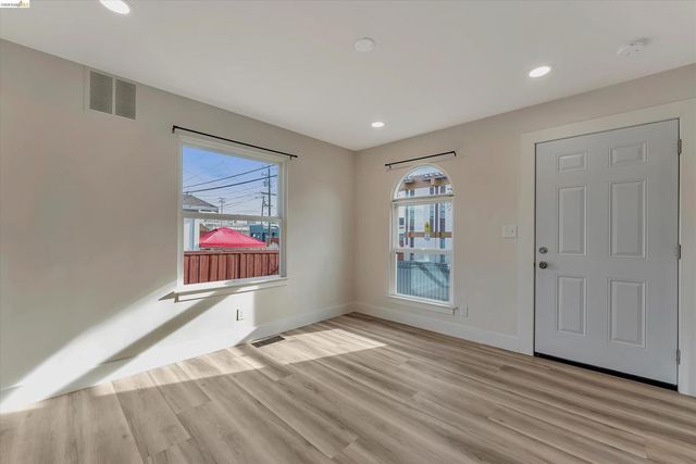 2804 Adeline St, Oakland, CA 94608