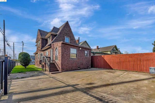 2804 Adeline St, Oakland, CA 94608