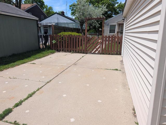 3130 S Clement AVENUE, Milwaukee, WI 53207
