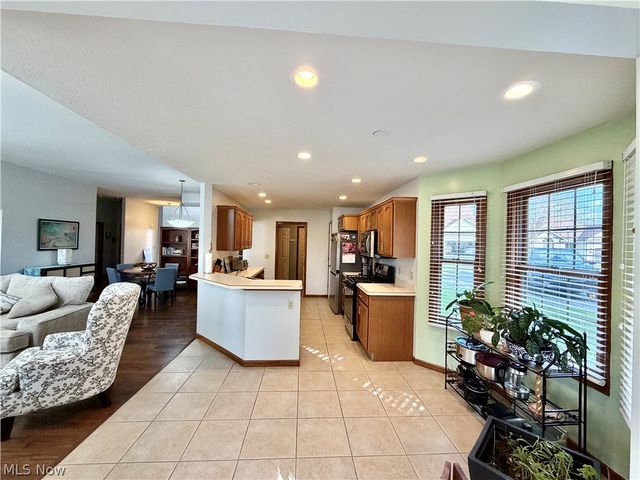 22 Walker Circle, Girard, OH 44420