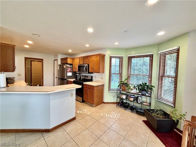 22 Walker Circle, Girard, OH 44420
