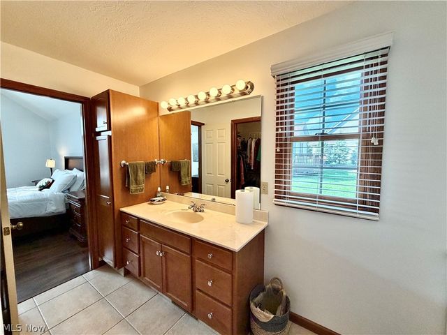 22 Walker Circle, Girard, OH 44420