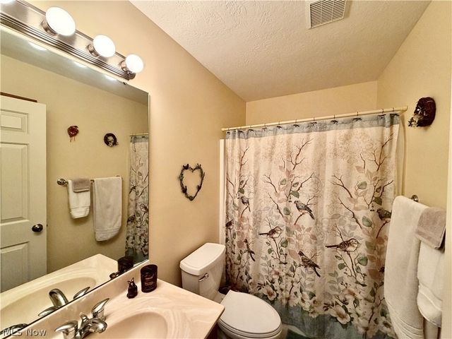 22 Walker Circle, Girard, OH 44420