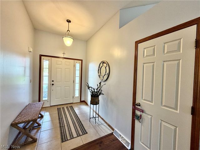 22 Walker Circle, Girard, OH 44420