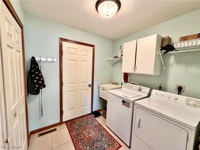 22 Walker Circle, Girard, OH 44420