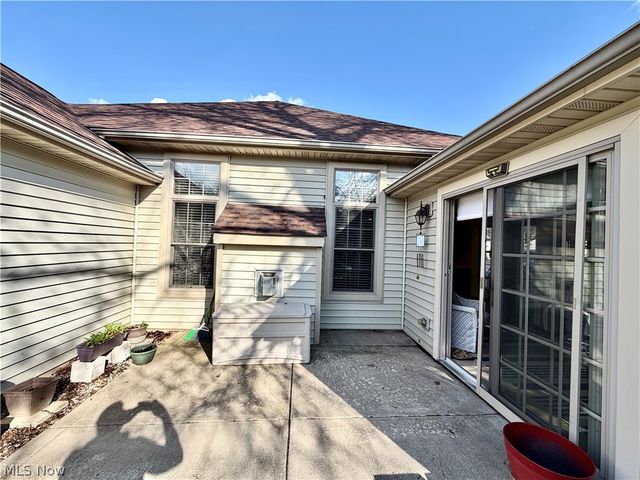 22 Walker Circle, Girard, OH 44420