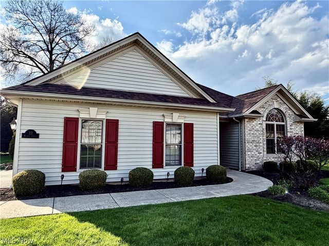 22 Walker Circle, Girard, OH 44420