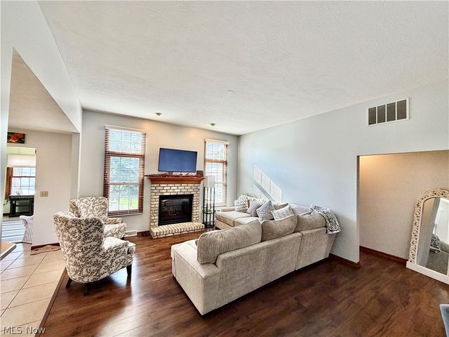 22 Walker Circle, Girard, OH 44420