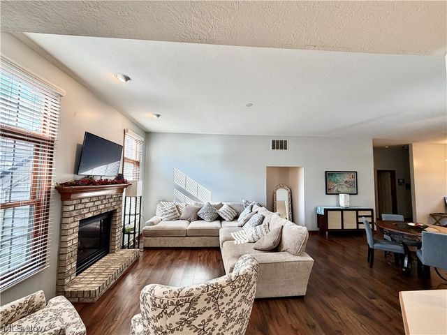 22 Walker Circle, Girard, OH 44420