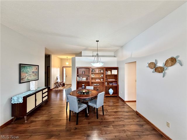 22 Walker Circle, Girard, OH 44420
