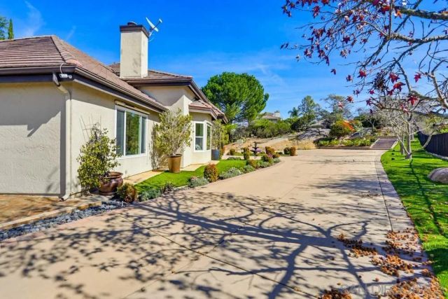 29059 Meadow Glen Way W, Escondido, CA 92026