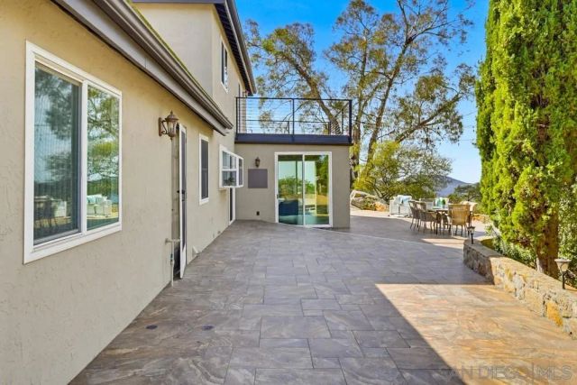 29059 Meadow Glen Way W, Escondido, CA 92026