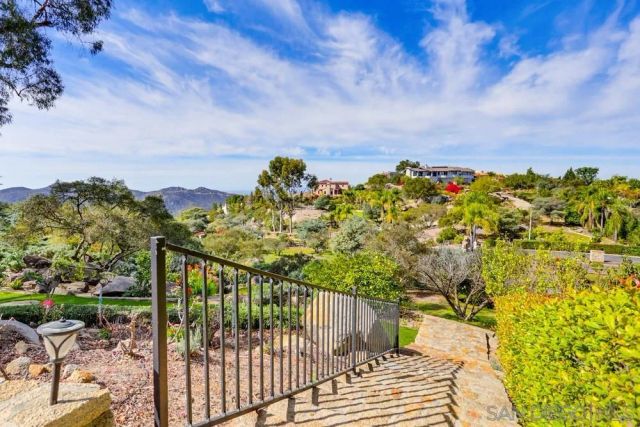 29059 Meadow Glen Way W, Escondido, CA 92026