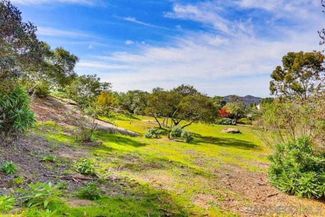 29059 Meadow Glen Way W, Escondido, CA 92026