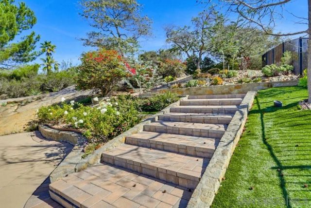 29059 Meadow Glen Way W, Escondido, CA 92026