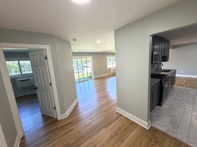 8936 Northshore Drive 1G, Des Plaines, IL 60016