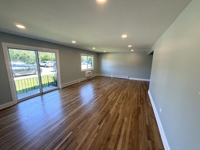 8936 Northshore Drive 1G, Des Plaines, IL 60016