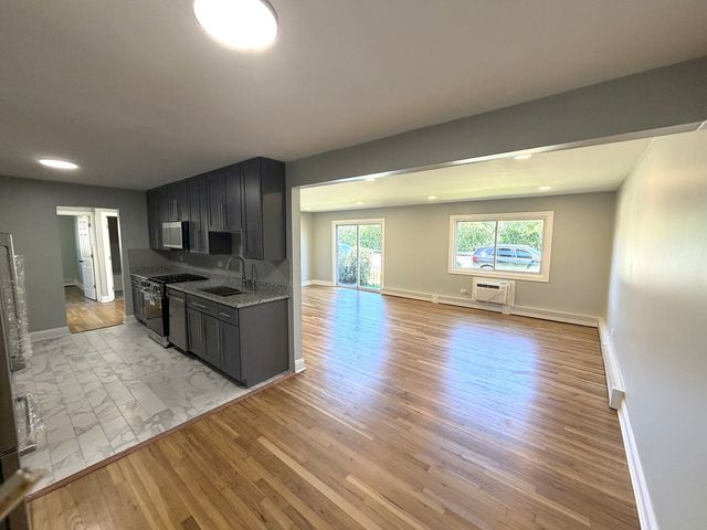 8936 Northshore Drive 1G, Des Plaines, IL 60016
