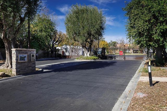 21423 Bramble Way, Saugus, CA 91350