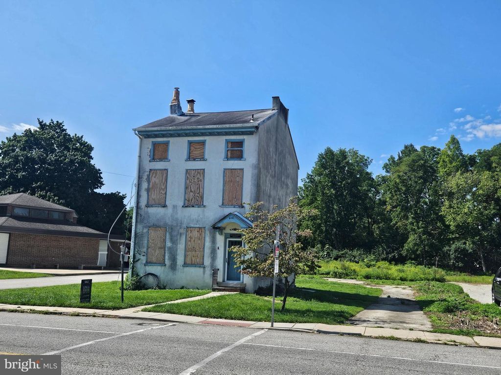 608 GERMANTOWN PIKE, LAFAYETTE HILL, PA 19444 — exterior
